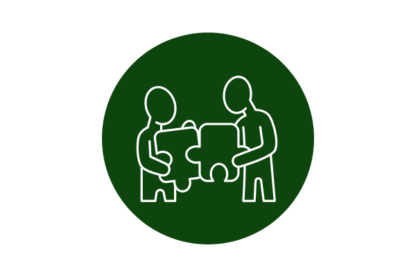 Icon Angebot "Persönliches Coaching" Icon mit zwei Männchen, die jeweils ein Puzzlestück in den Händen halten.